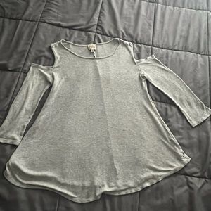 Super cute cold shoulder flowy top